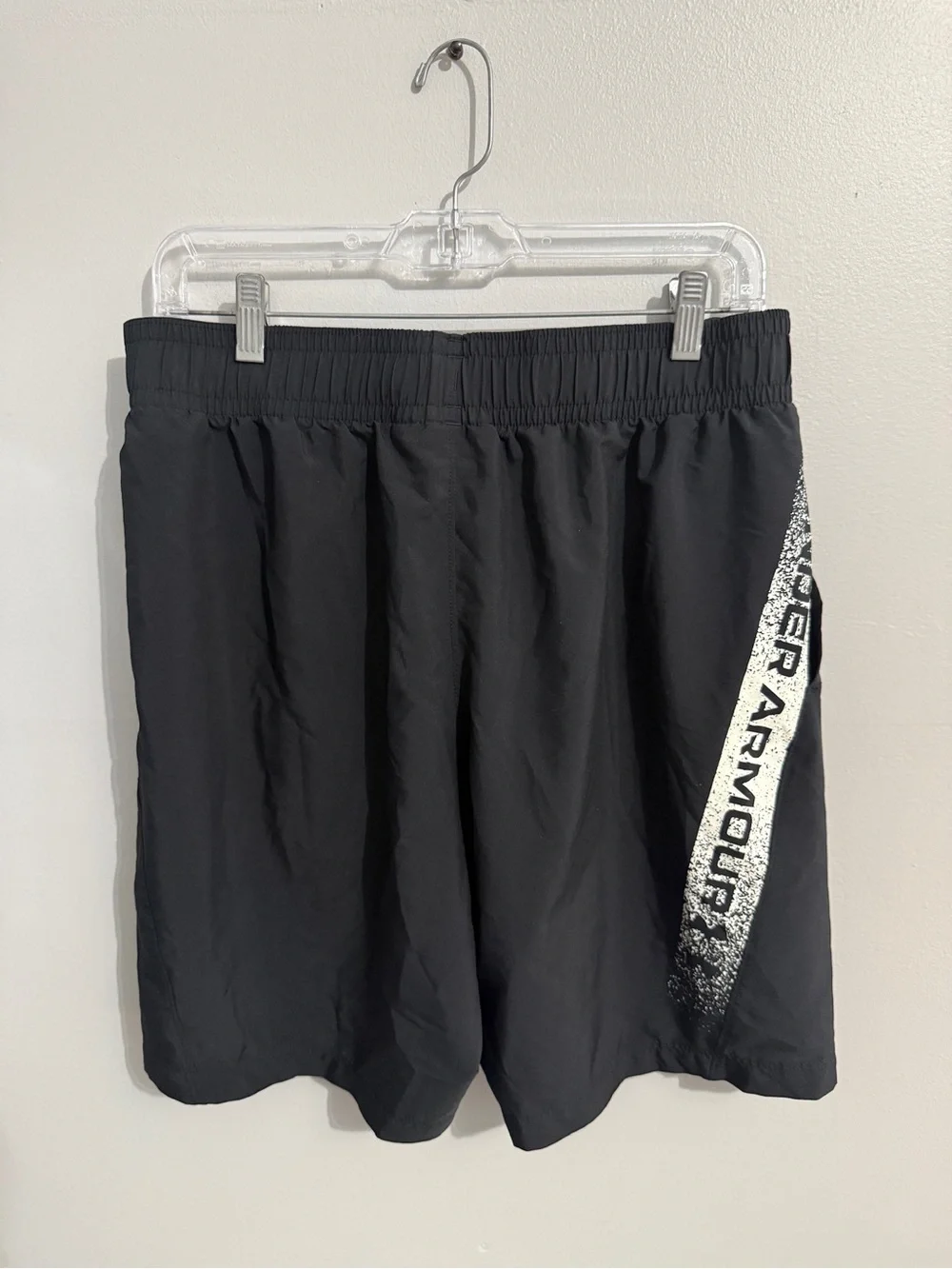 Under Armour Shorts Mens Large Loose Fit Pull On 8 Inch Inseam Sports Workout